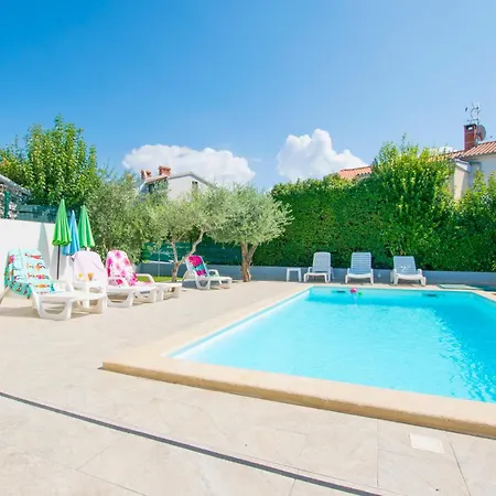 Villa Family House With Swimming Pool And Secluded Garden - By Traveler Tourist Agency - Id 2687 *
