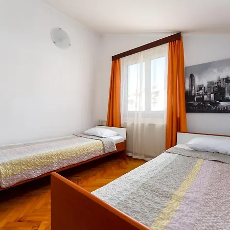 Family House With Swimming Pool And Secluded Garden - By Traveler Tourist Agency - Id 2687 Poreč